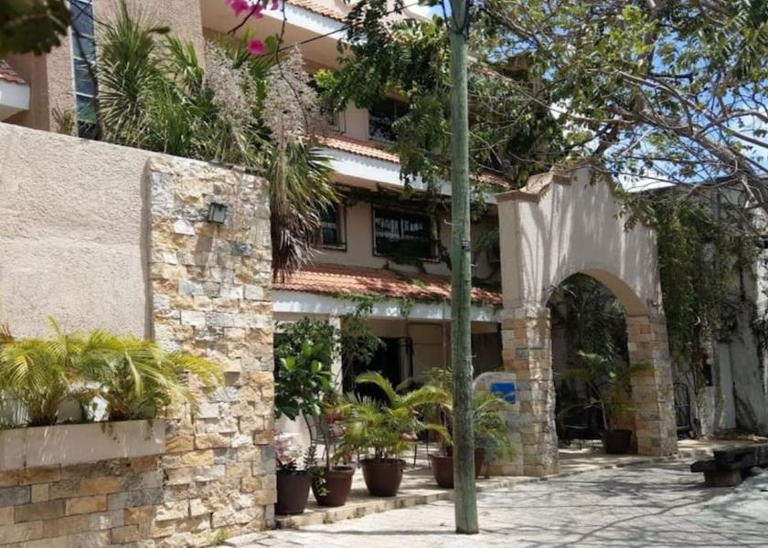 Quintana Roo Cancun Front of property