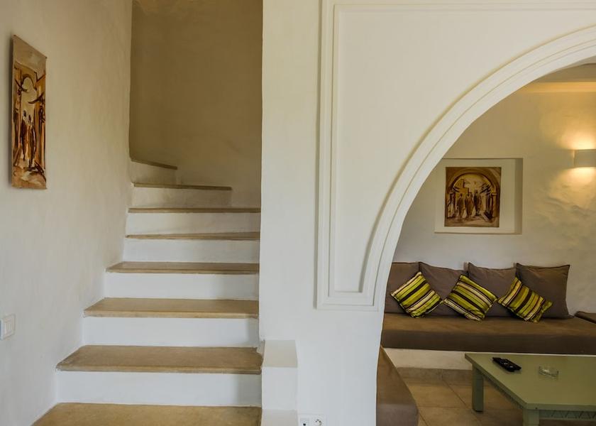  Midoun Interior Entrance