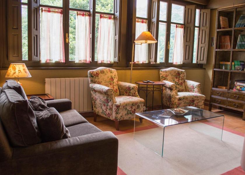 Asturias Amieva shared lounge/tv area