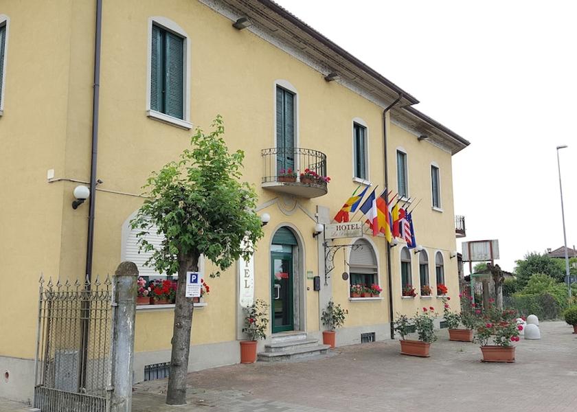 Lombardy Ozzero Facade