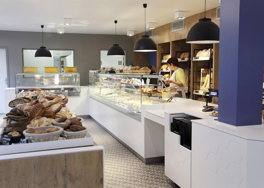 Ile-de-France Rolleboise Dining Area