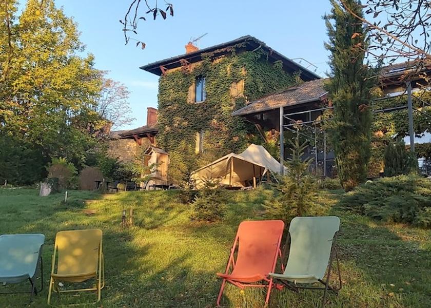 Auvergne-Rhone-Alpes Bully Facade