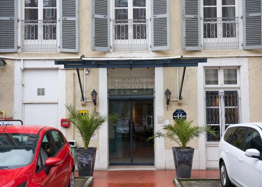 Nouvelle-Aquitaine Pau Property entrance