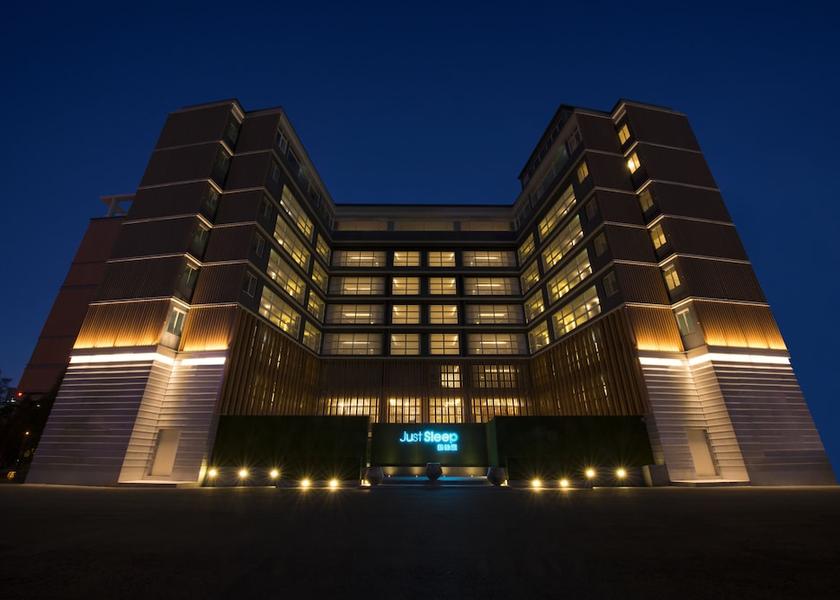 Yilan County Jiaoxi Front of property - evening/night
