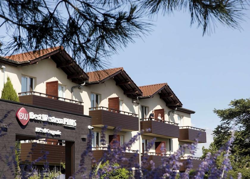 Auvergne-Rhone-Alpes Perignat-les-Sarlieve Exterior Detail