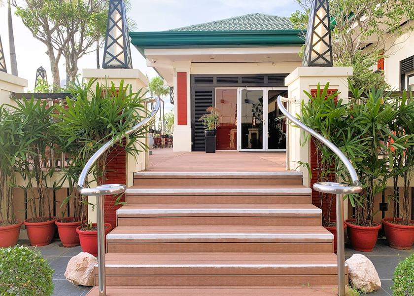  Manila Staircase