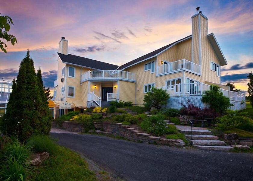 Quebec Lac-Brome Exterior