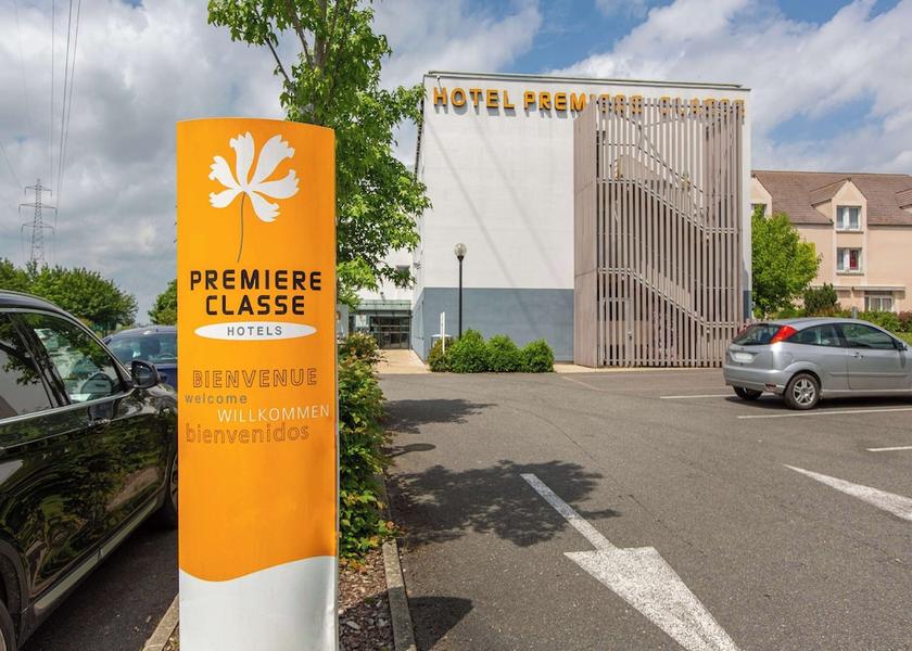Centre-Loire Valley Barjouville Parking