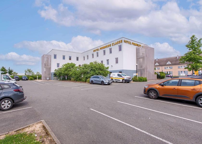 Centre-Loire Valley Barjouville Parking