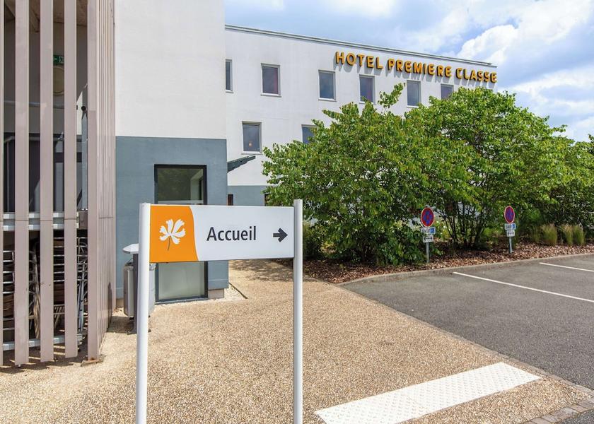 Centre-Loire Valley Barjouville Parking
