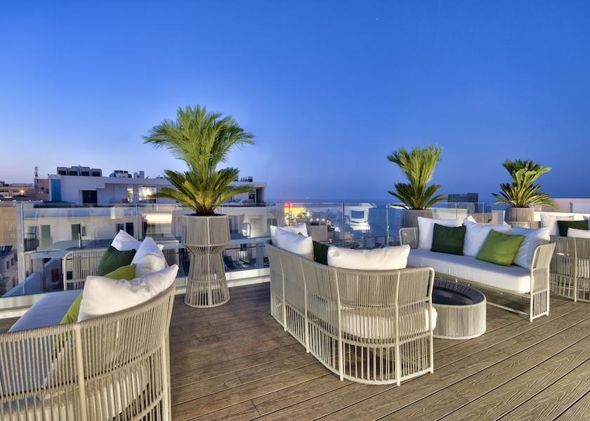 Central Region St. Julian's Poolside bar