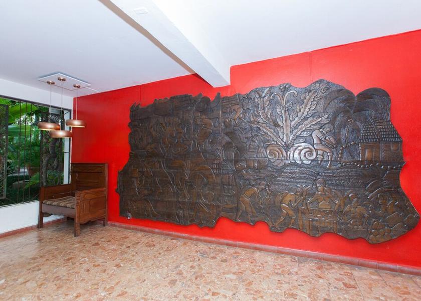  Port-au-Prince Interior Entrance