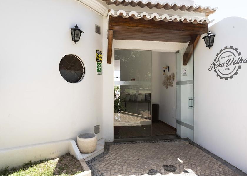Faro Tavira Bar (on property)