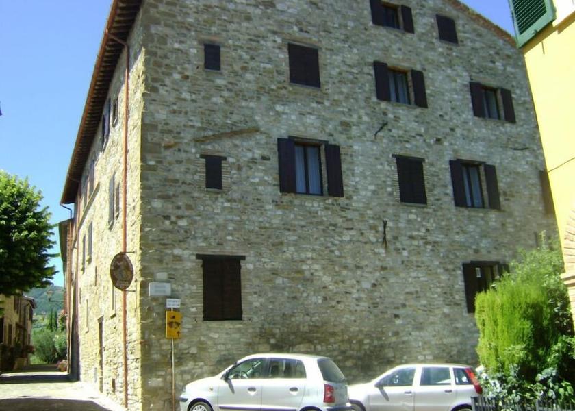 Marche Frontino Exterior Detail