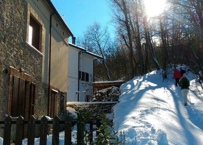 Abruzzo Roccamontepiano Snowshoeing