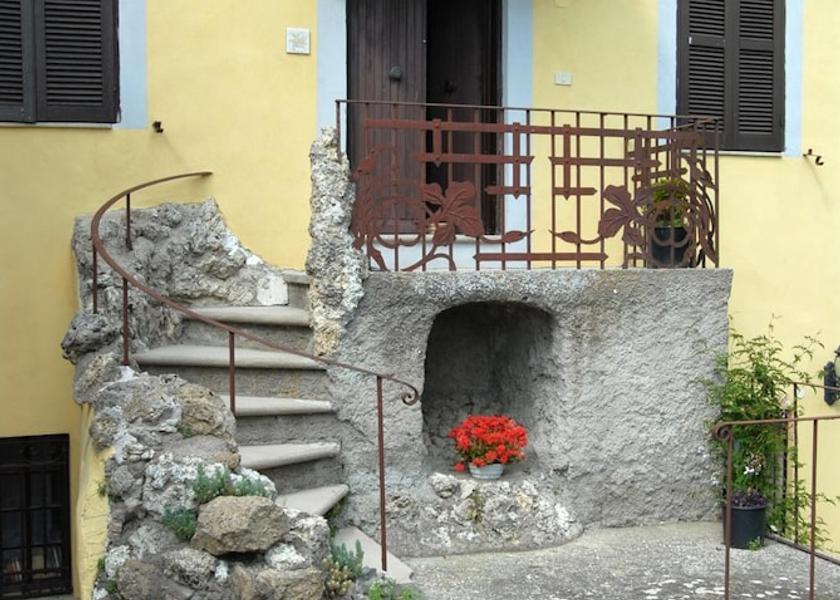 Lazio Collevecchio Exterior Detail