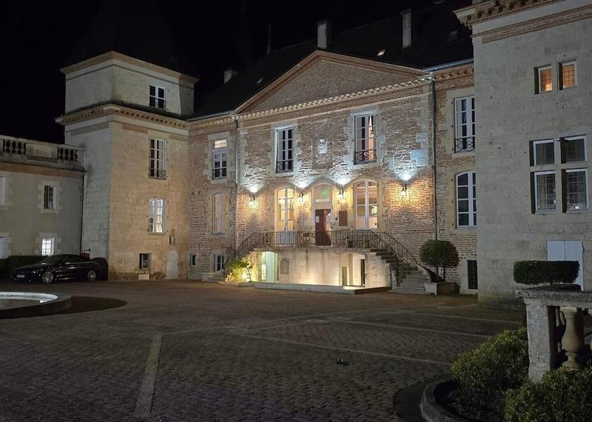 Nouvelle-Aquitaine Boe Courtyard View
