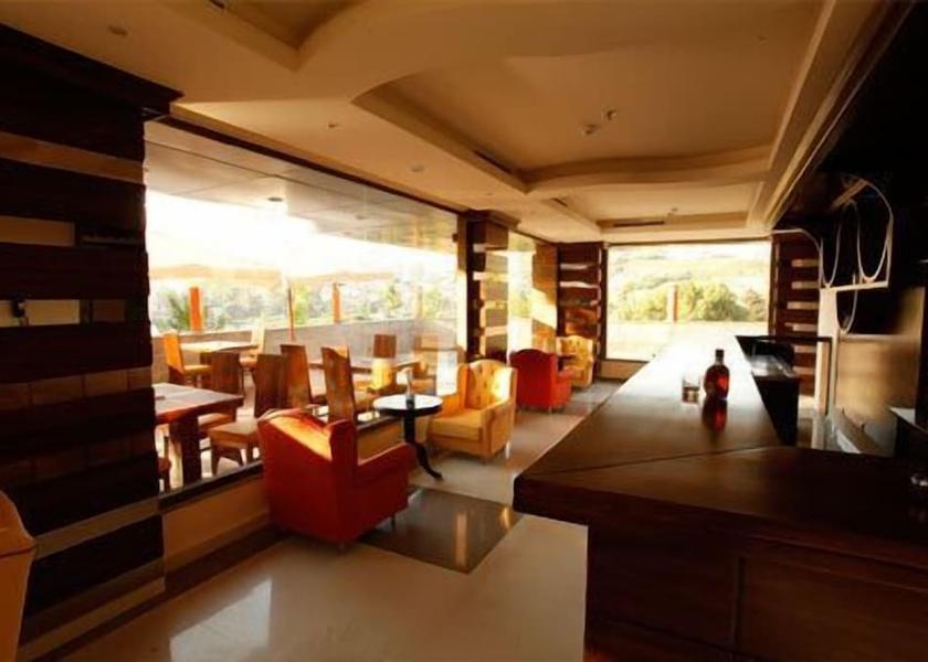 Mount Lebanon Zouk El Kharab Bar (on property)
