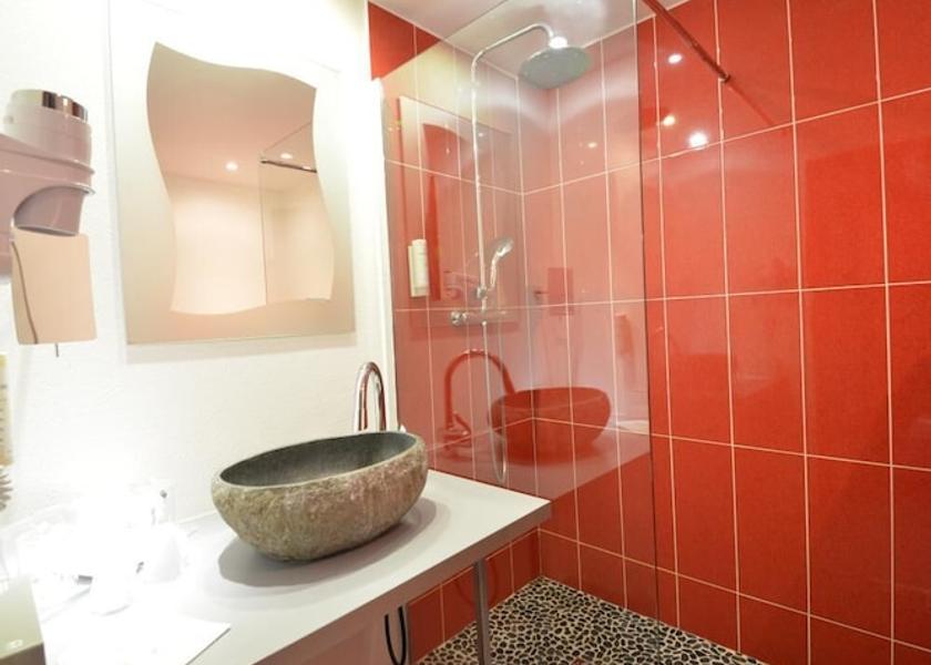 Auvergne-Rhône-Alpes Montlucon Bathroom
