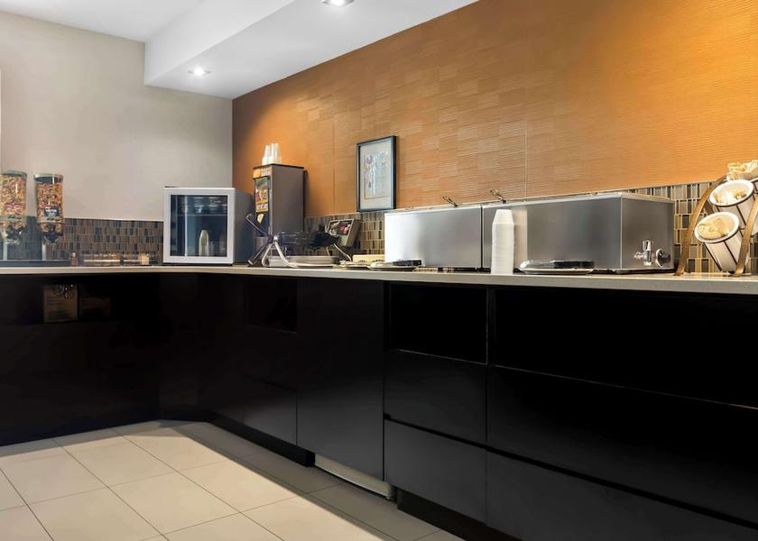 Quebec Mont-Laurier Breakfast Area