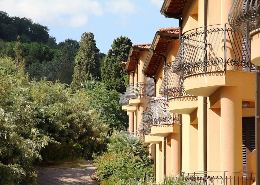 Calabria Pizzo Property Grounds