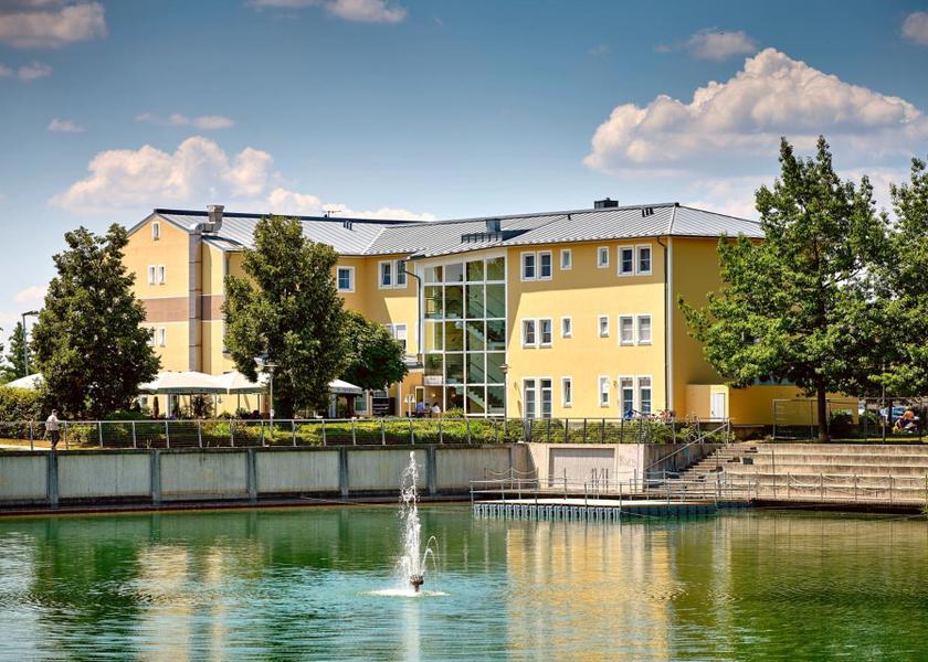 Bavaria Neutraubling Hotel Exterior
