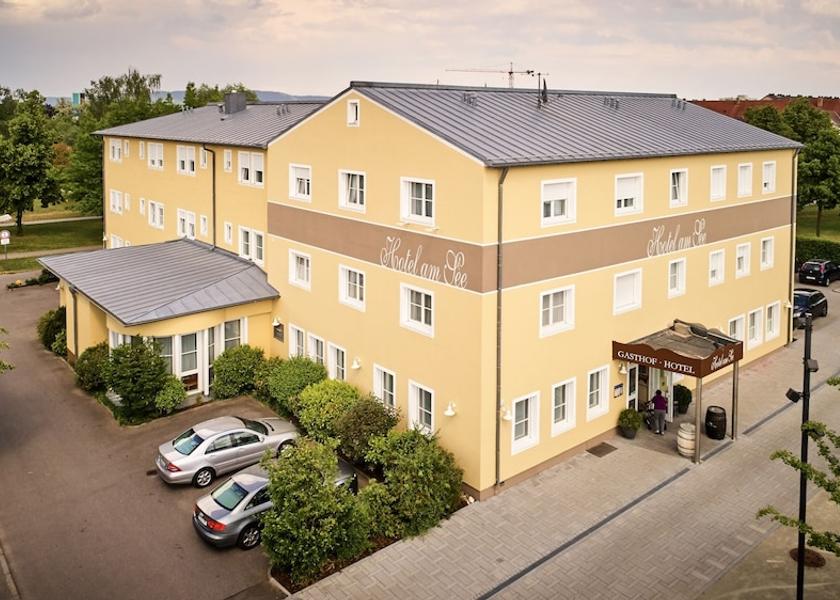 Bavaria Neutraubling Front of property