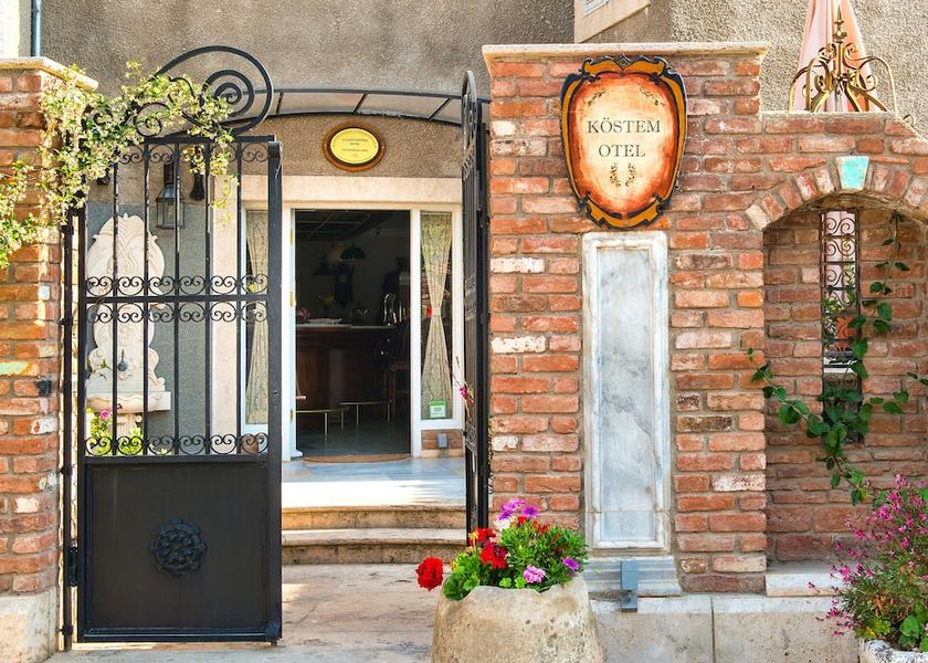 Izmir Çeşme Facade