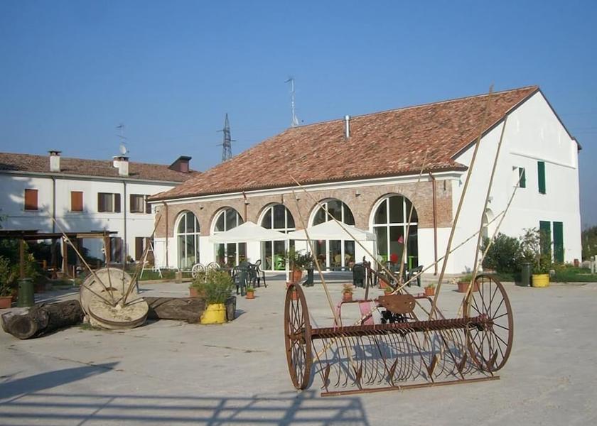 Lombardy Marmirolo Facade