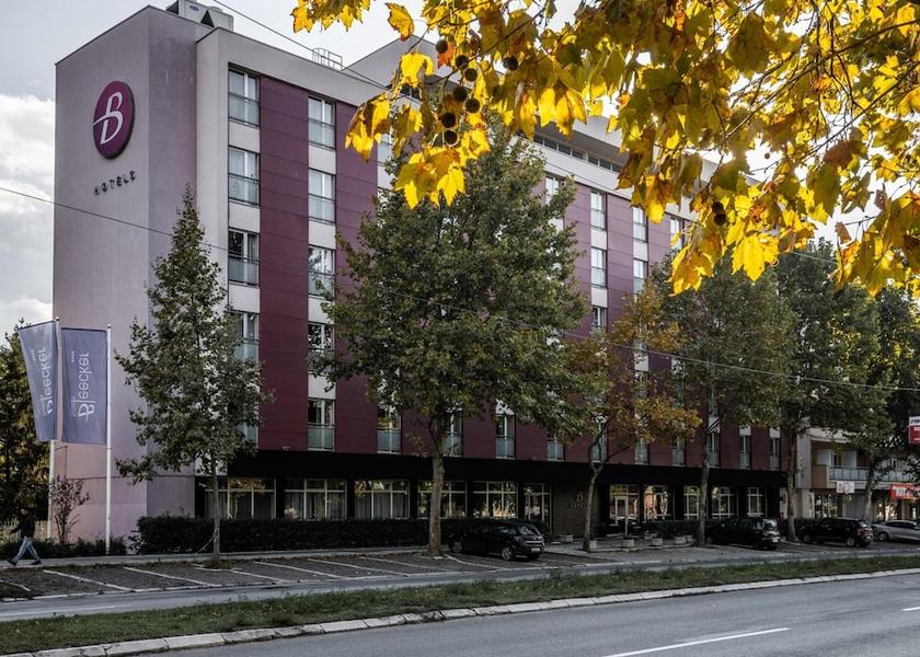 Montana Belgrade Exterior Detail