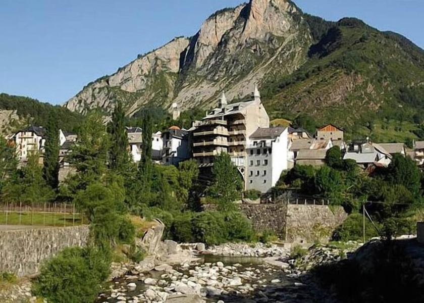 Aragon Bielsa Exterior Detail