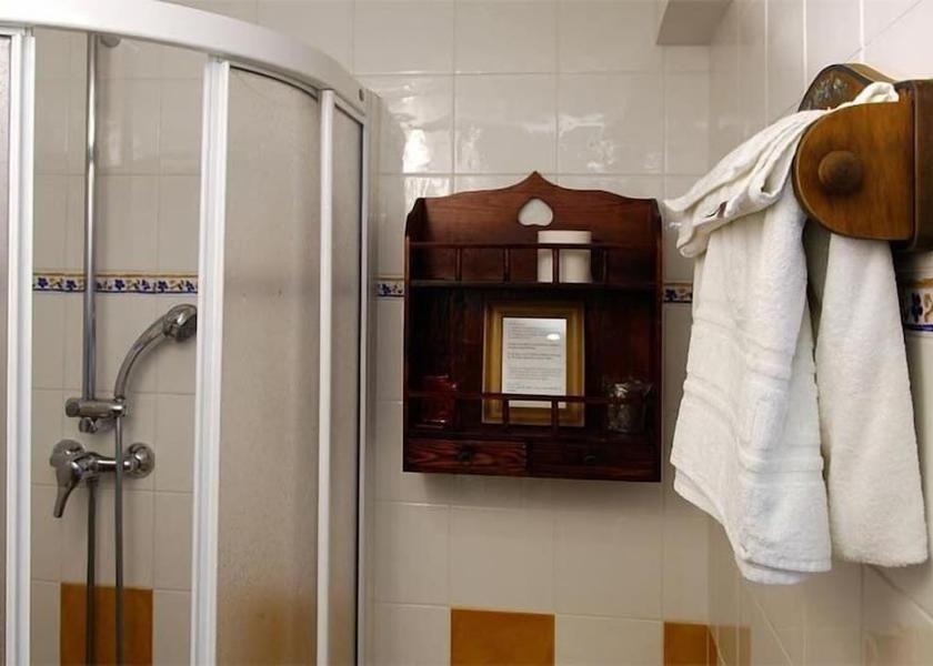 Aragon Bielsa Bathroom