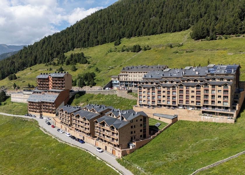  Bordes d'Envalira Facade