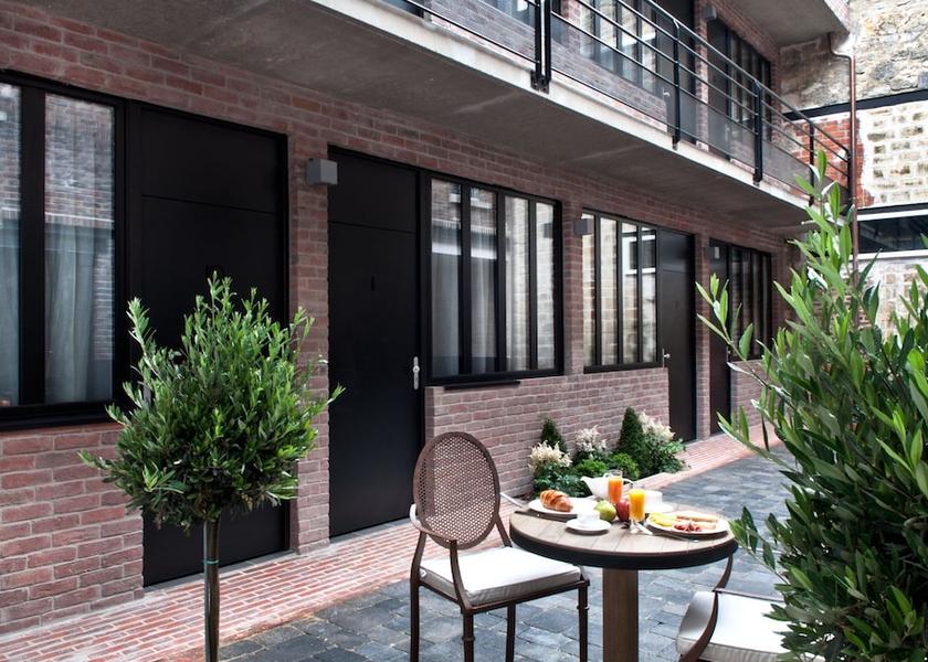 Ile-de-France Chatou Courtyard