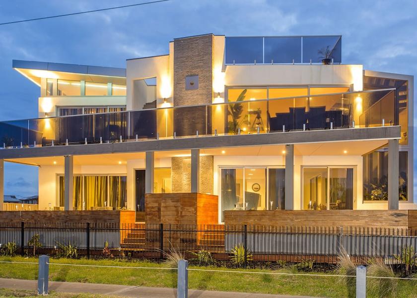 Victoria Indented Head Facade