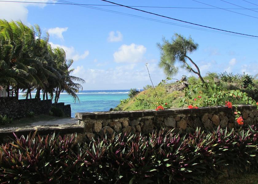  Belle Mare Beach/ocean view