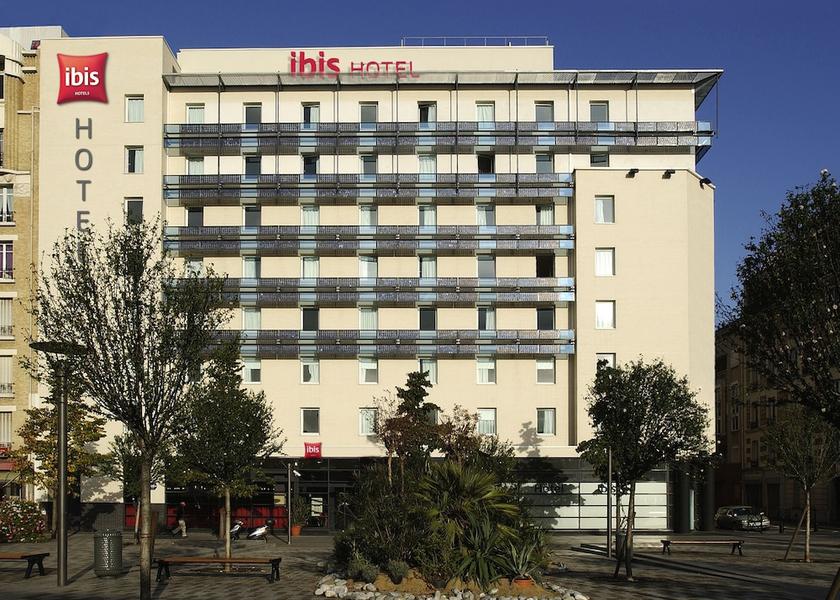Île-de-France Clichy Front of property