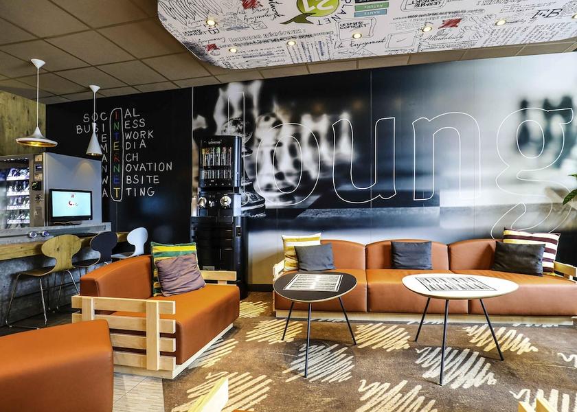 Île-de-France Clichy Bar (on property)