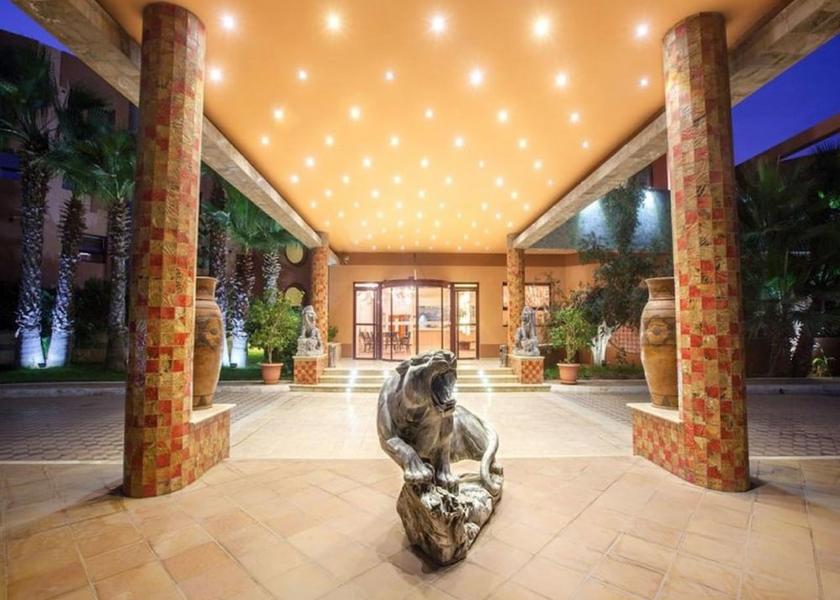  Oran Interior Entrance