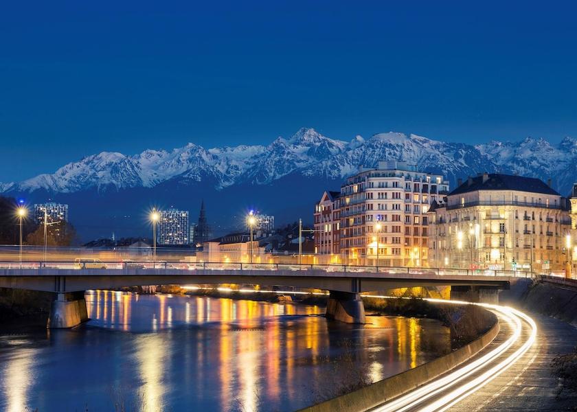 Auvergne-Rhône-Alpes Grenoble Front of property