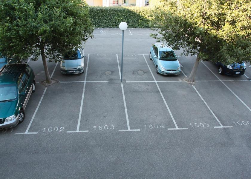 Provence - Alpes - Cote d'Azur Avignon Parking