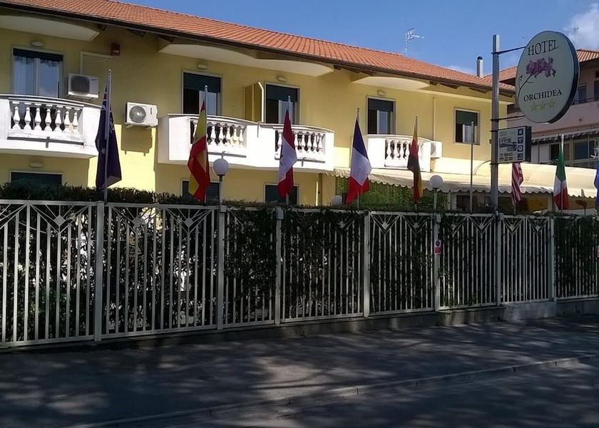 Campania Giugliano in Campania Facade