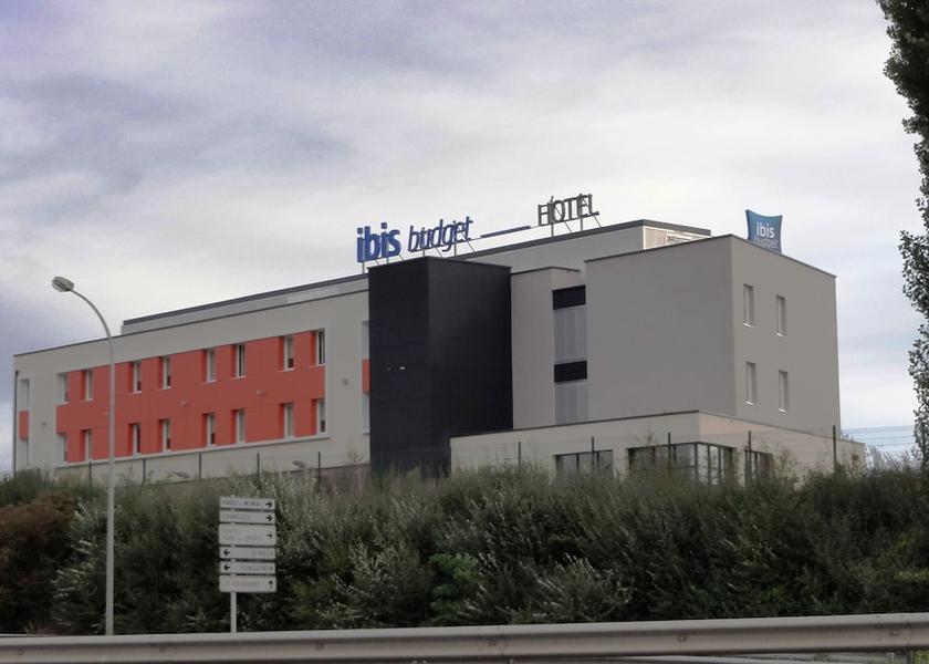 Auvergne-Rhone-Alpes Roanne Facade