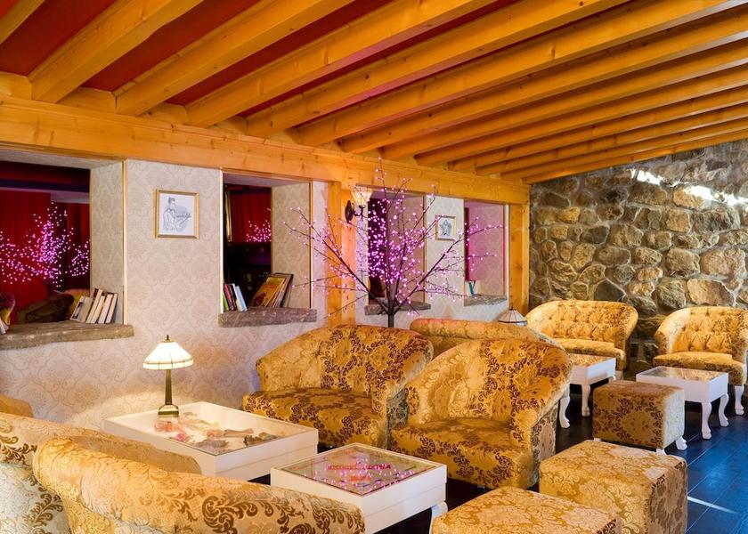 Auvergne-Rhone-Alpes Les Deux Alpes Lobby