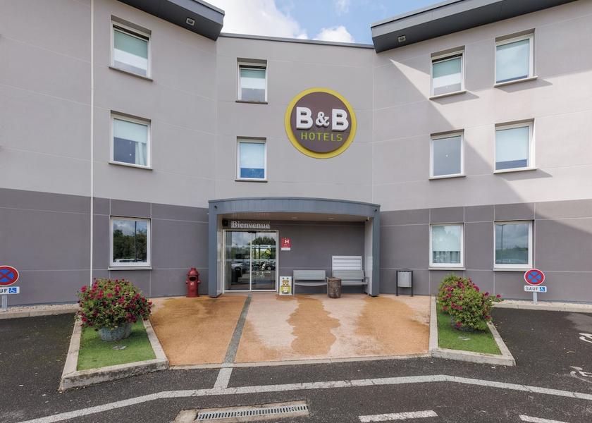 Auvergne-Rhone-Alpes Riom Facade