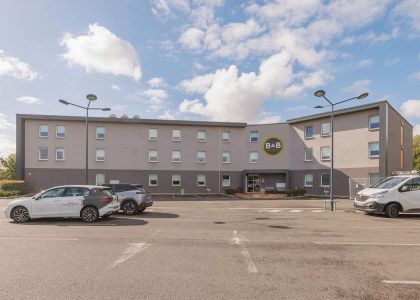 Auvergne-Rhone-Alpes Riom Facade