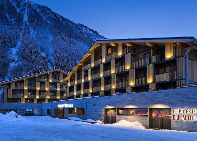 Front of property - evening/night