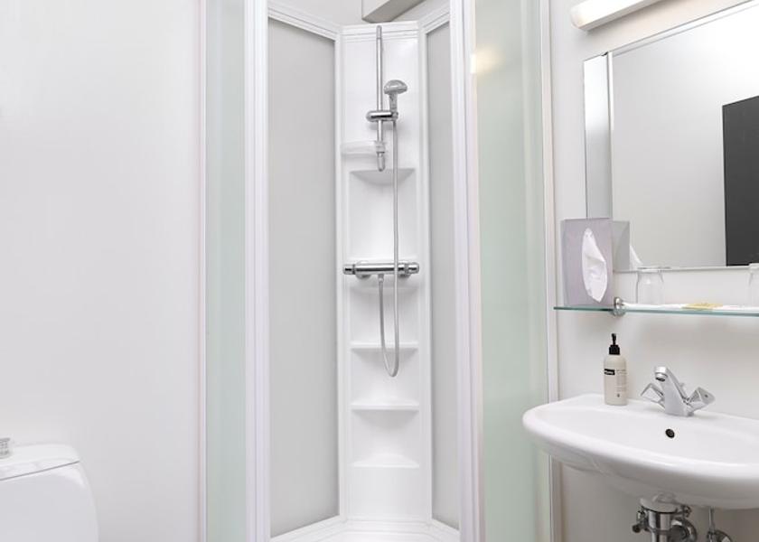 Northeastern Region Akureyri Bathroom