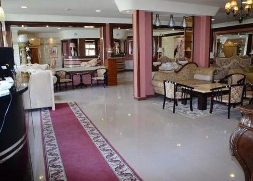  Oran Interior Entrance