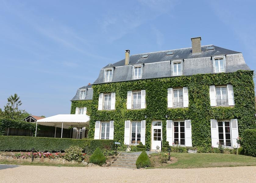 Ile-de-France Sancy Facade